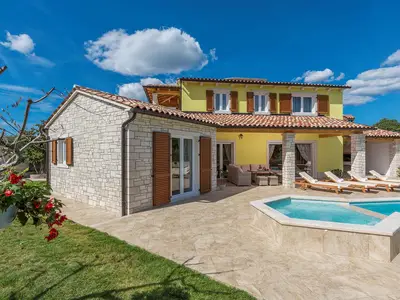 Villa für 8 Personen (240 m²) in Tinjan 10/10