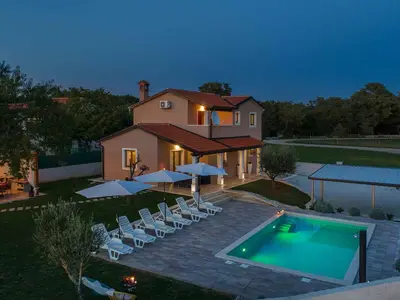 Villa für 8 Personen (130 m²) in Tinjan 3/10