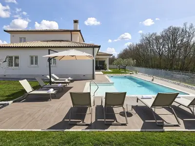 Villa für 8 Personen (240 m²) in Tinjan 1/10