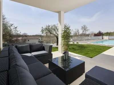 Villa für 8 Personen (240 m²) in Tinjan 4/10