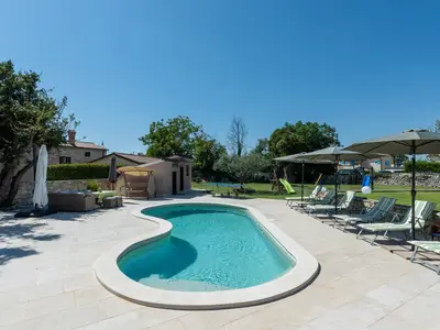Villa für 8 Personen (260 m²) in Tinjan 2/10