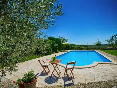 Villa für 9 Personen (221 m²) in Tinjan 1/10
