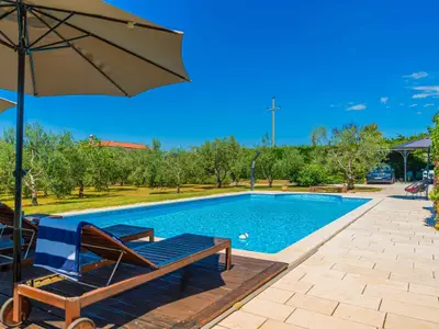 Villa für 9 Personen (221 m²) in Tinjan 5/10