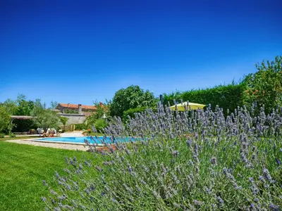 Villa für 9 Personen (221 m²) in Tinjan 6/10
