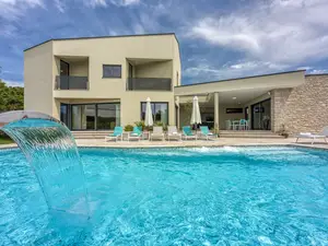 Villa für 8 Personen (360 m²) in Tinjan