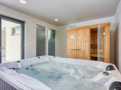 Villa für 8 Personen (360 m²) in Tinjan 3/4