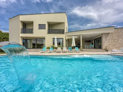 Villa für 8 Personen (360 m²) in Tinjan 1/10