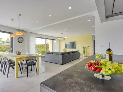 Villa für 8 Personen (360 m²) in Tinjan 3/10