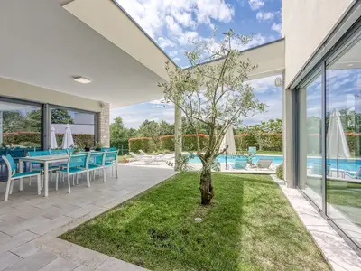 Villa für 8 Personen (360 m²) in Tinjan 10/10