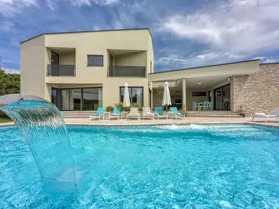 Villa für 8 Personen (360 m²) in Tinjan 1/10