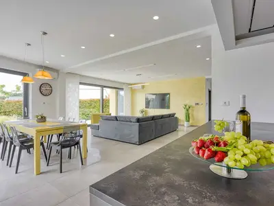 Villa für 8 Personen (360 m²) in Tinjan 3/10