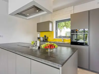 Villa für 8 Personen (360 m²) in Tinjan 9/10