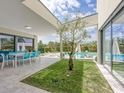 Villa für 8 Personen (360 m²) in Tinjan 10/10