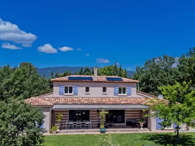 Außenseite Ferienhaus [Sommer]