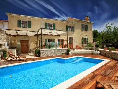 Villa für 6 Personen (137 m²) in Trget 1/10