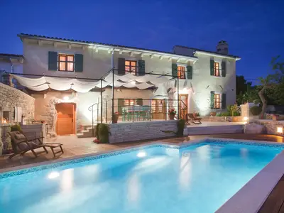 Villa für 6 Personen (137 m²) in Trget 2/10