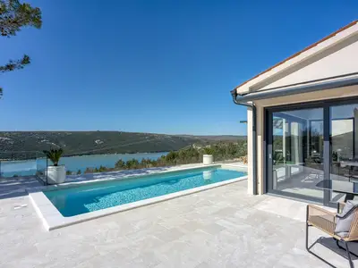 Villa für 4 Personen (150 m²) in Trget 1/10