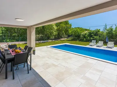 Villa für 6 Personen (140 m²) in Trget 9/10