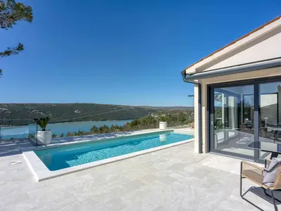 Villa für 4 Personen (150 m²) in Trget 1/10