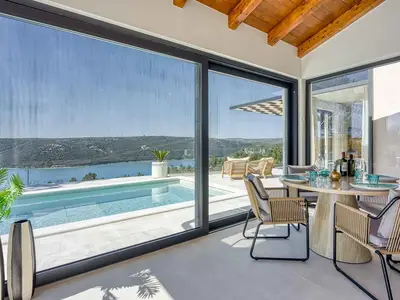 Villa für 4 Personen (150 m²) in Trget 3/10