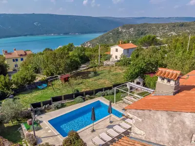 Villa für 7 Personen (110 m²) in Trget 6/10