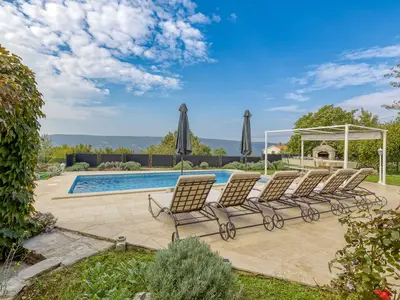 Villa für 7 Personen (110 m²) in Trget 8/10
