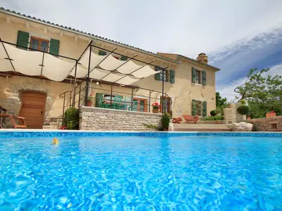 Villa für 6 Personen (137 m²) in Trget 2/10