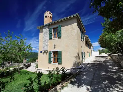 Villa für 6 Personen (137 m²) in Trget 9/10