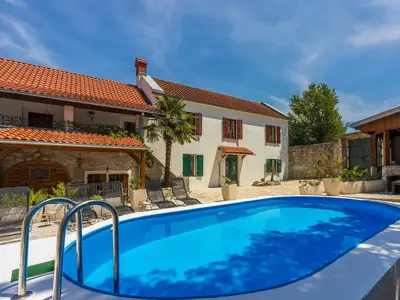 Villa für 10 Personen (280 m²) in Tribalj 1/10