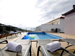 Villa für 8 Personen (200 m&sup2;) in Trogir