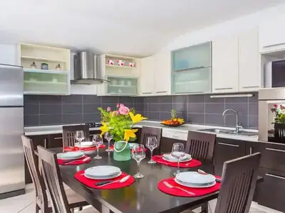 DiningRoom