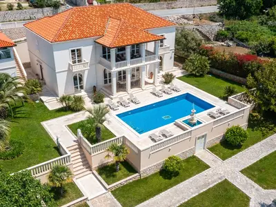 Villa für 12 Personen (300 m²) in Trsteno 1/10