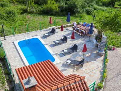 PoolOfHouse