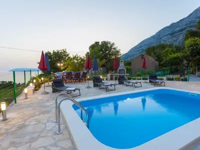 PoolOfHouse