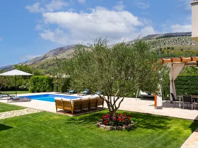 Villa Roko ist ein neu erbautes Anwesen, das gut ausgestattet und komplett möbliert ist.
