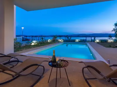 PoolOfHouse