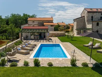 Villa für 8 Personen (270 m²) in Umag 1/10