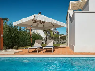 PoolOfHouse