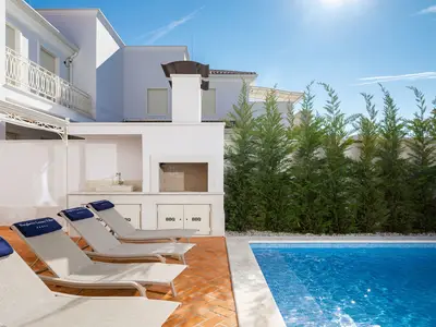 PoolOfHouse