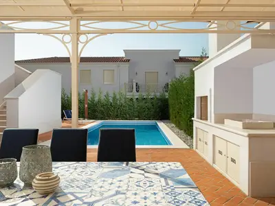 PoolOfHouse