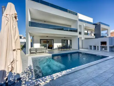 Villa für 10 Personen (270 m²) in Vabriga 2/10