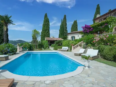 PoolOfHouse