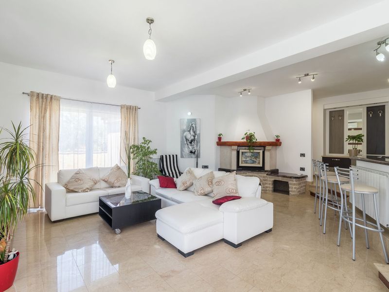 23697054-Villa-18-Valtura-800x600-2