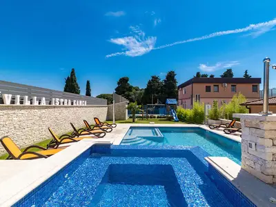 Villa für 18 Personen (460 m²) in Valtura 2/10