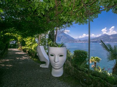 Blick auf Bellagio von den Gärten der Villa