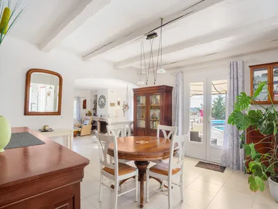 DiningRoom