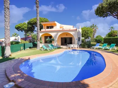 PoolOfHouse