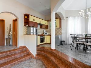 23706734-Villa-6-Vinišće-300x225-5