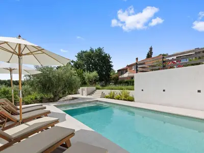 PoolOfHouse