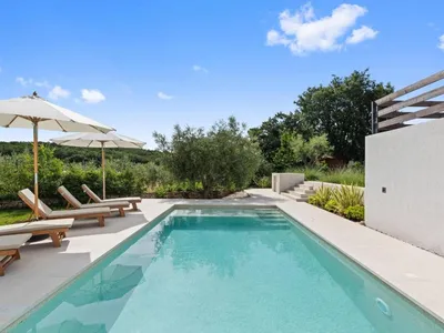 PoolOfHouse